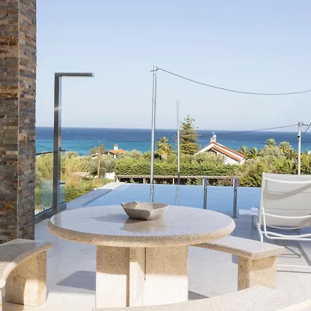 Alpha - 5 Bdrms, Private Pool, Sea View, Bbq