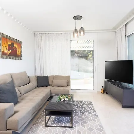 Vilă Alpha - 5 Bdrms, Private Pool, Sea View, Bbq