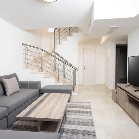 Alpha - 5 Bdrms, Private Pool, Sea View, Bbq