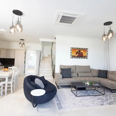 Alpha - 5 Bdrms, Private Pool, Sea View, Bbq Villa *