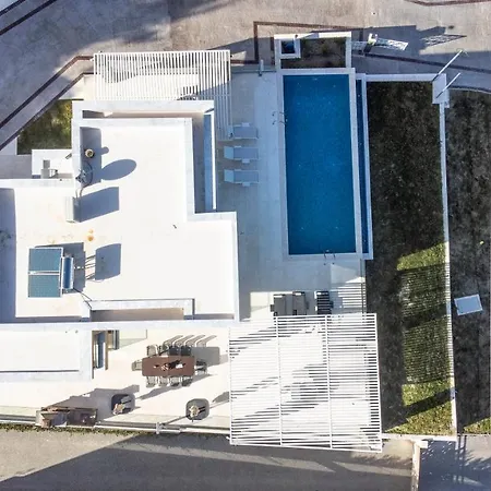 Villa Alpha - 5 Bdrms, Private Pool, Sea View, Bbq *