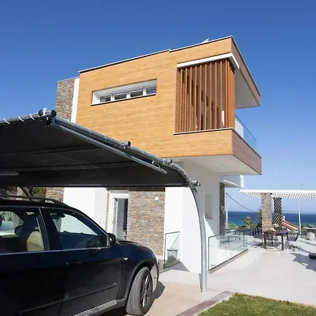 Alpha - 5 Bdrms, Private Pool, Sea View, Bbq Villa