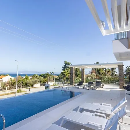 Alpha - 5 Bdrms, Private Pool, Sea View, Bbq Villa *